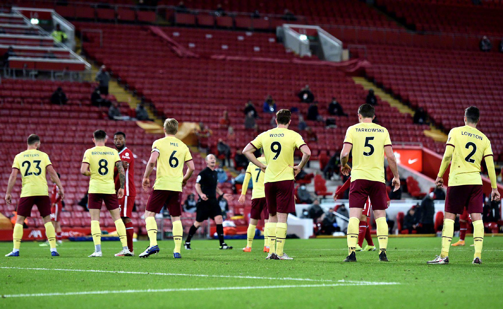 大力出奇迹！你见过这样破解断头台的方式吗？.